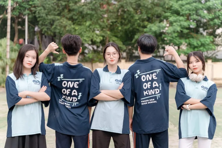 mau-ao-dong-phuc-lop-cuc-chat-noi-bat-voi-slogan-one-of-a-kind